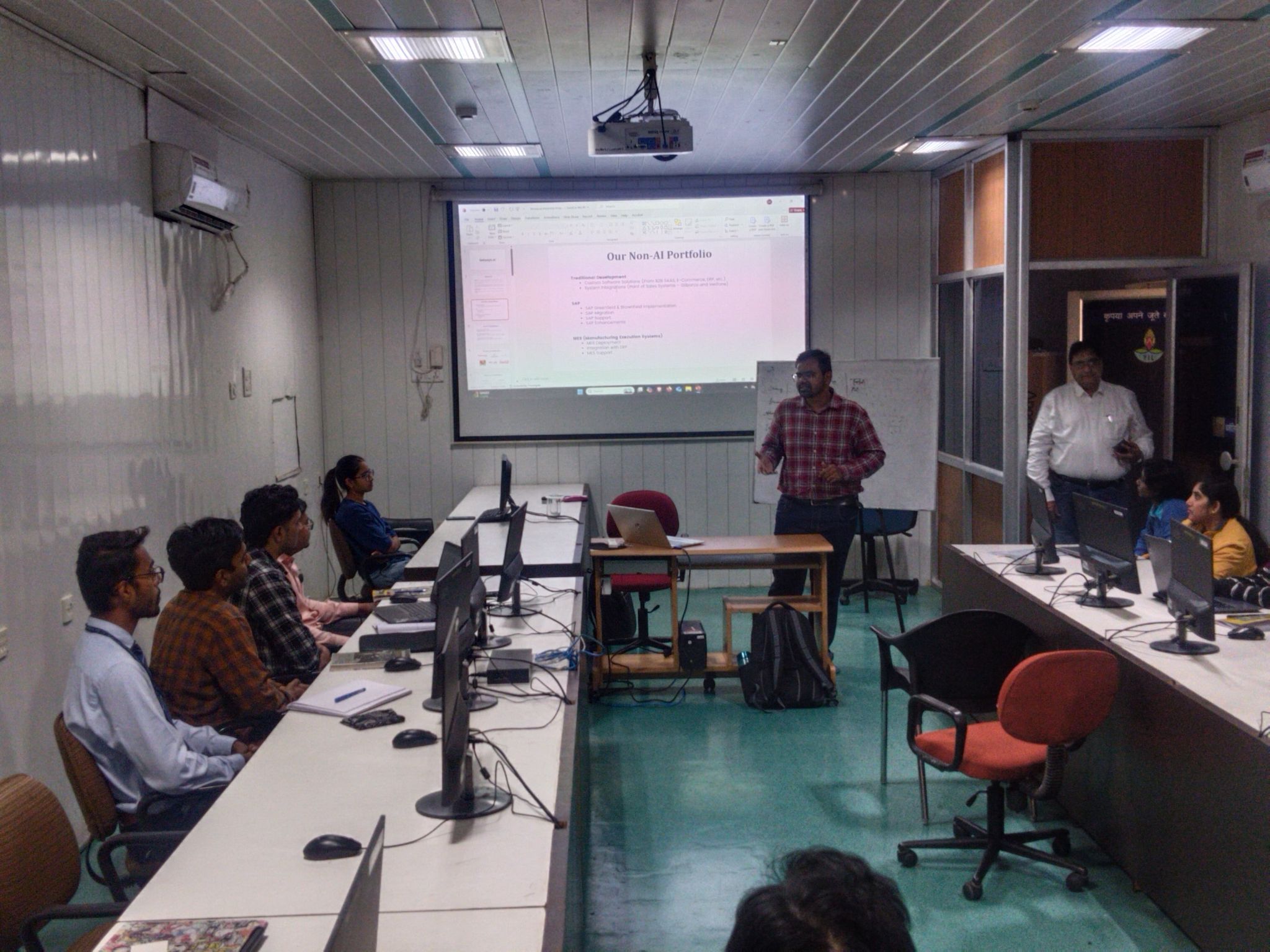 Deven Dande teaching an AI and machine learning session